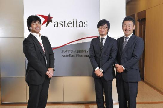 ◆写真左から
アステラスビジネスサービス株式会社
企画部設備担当部長 エグゼクティブマイスター　有場 宗人 様
株式会社ネットレックス 鈴木 洋行、清水 秀樹